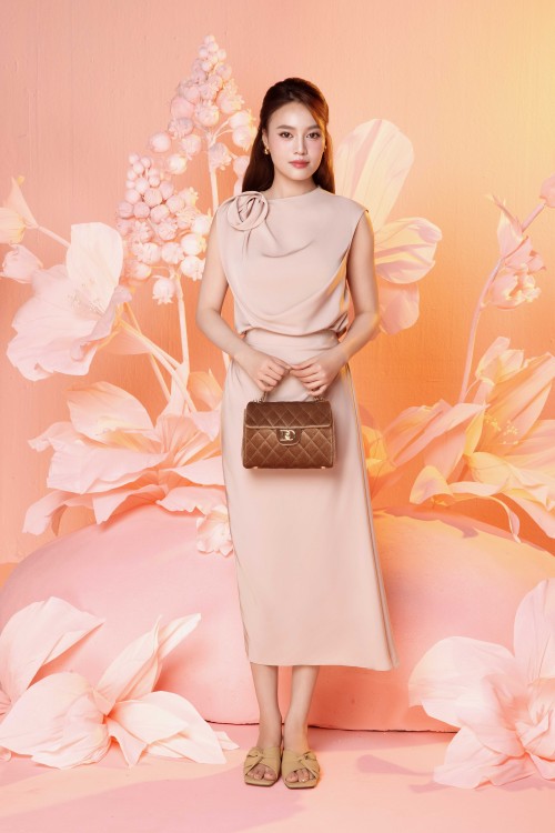 Sixdo Pink Skin 3D Flower Silk Blouse